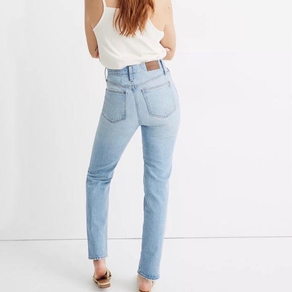 Madewell|Classic straight Jean in distressed style, light wash & high waisted••• - Picture 2 of 16